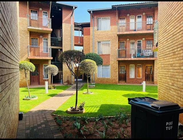 2 BEDROOM APARTMENT FOR SALE IN BRAAMFONTEIN